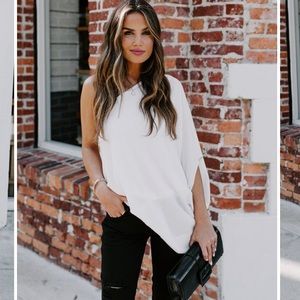 NWOT VICI One Shoulder Blouse